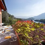 State Of The Art Home Suite With 180 Degree Panoramic Lake View, Pool And Spa Sleeping Up To 10 Guests By Italian Apartments