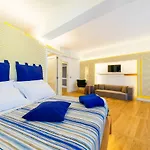 Luiselle Charming Accommodation Sorrento City Center