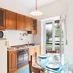 Como Lake Vintage Apartment