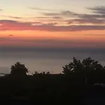 Casa Vista Mare Con Giardino