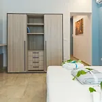 Devon Metro Studio Apartments