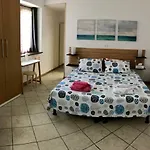 B&B 