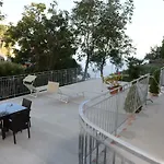 A Due Passi Dalla Costiera