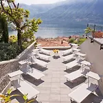 State Of The Art Home Suite With 180 Degree Panoramic Lake View, Pool And Spa Sleeping Up To 10 Guests By Italian Apartments