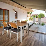 Alga 5-Star Boutique Apartment Steps From The Sea