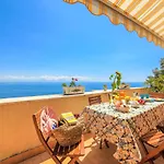 Sun & Sea Apartment