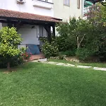 Porzione Di Villetta Con Patio Attrezzato