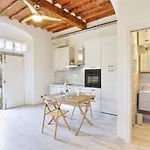 Monolocale In Villa D'Epoca