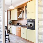 Santa Chiara Apartment By Myhomeincomo