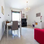 Manzoni Two-Bedroom Apartment - Solo Affitti Brevi