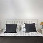 Lovely Apartment Near Via Dei Mille - Chiaia Area