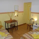 Robby'S House Bed & Breakfast