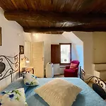 Holidaycasa Mirella - Nel Cuore Del Centro Storico