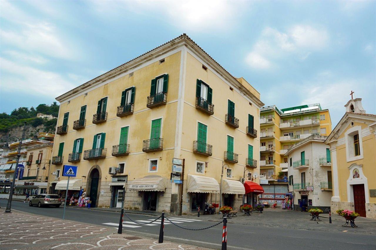 L Apartment