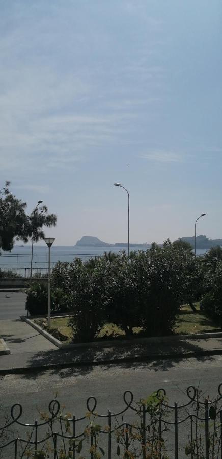 Seafront House Апартаменты