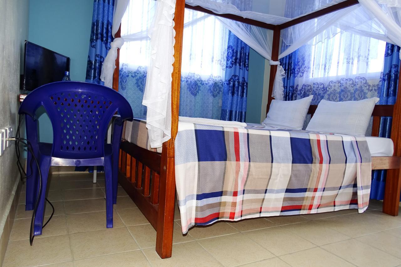 White Rhino Hotel 4*