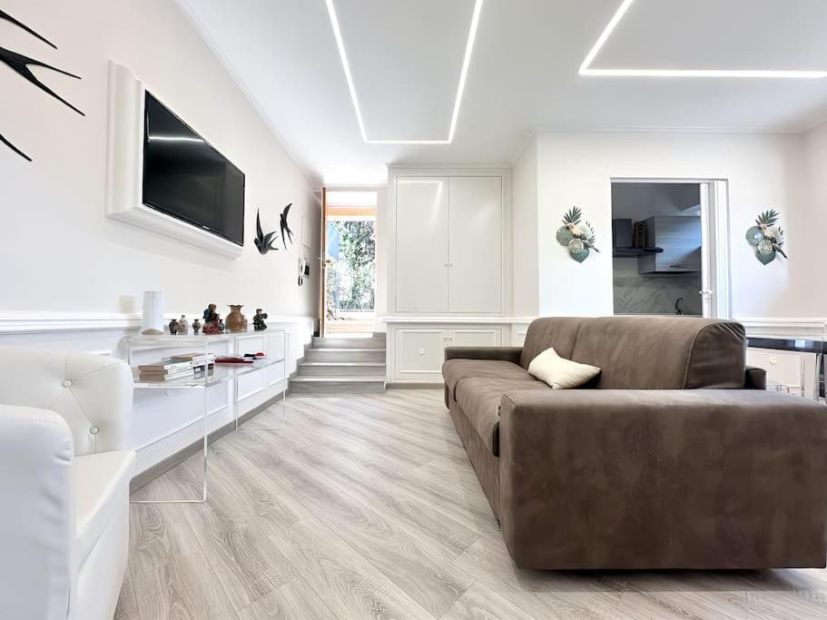 Appartamento Jacuzzi Modern Front Sea + Private Parking